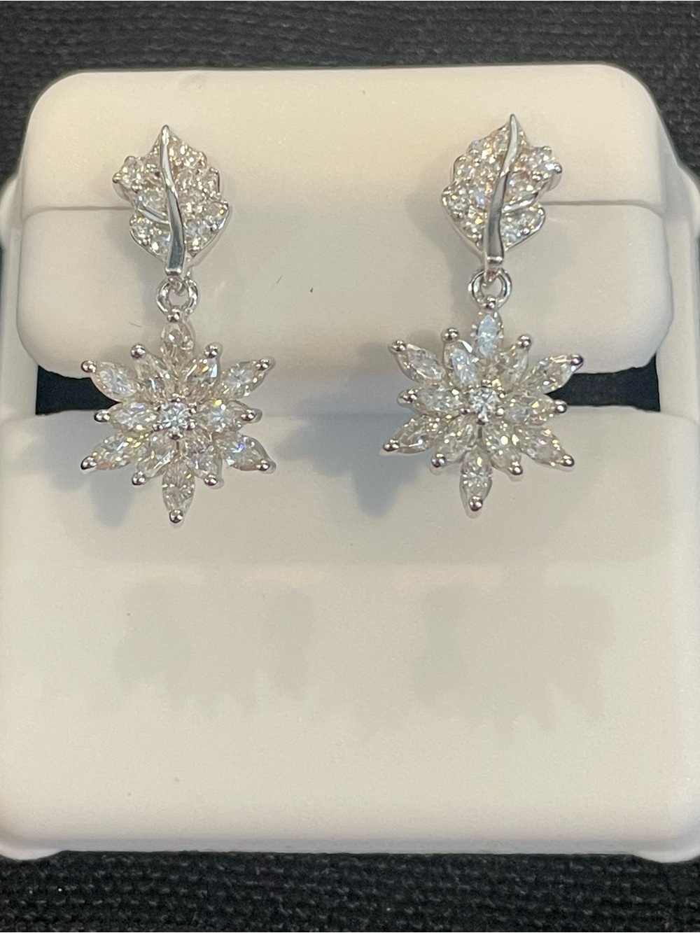 925 silver 1.50ctw Moissanite flower/snowflake dangle earrings